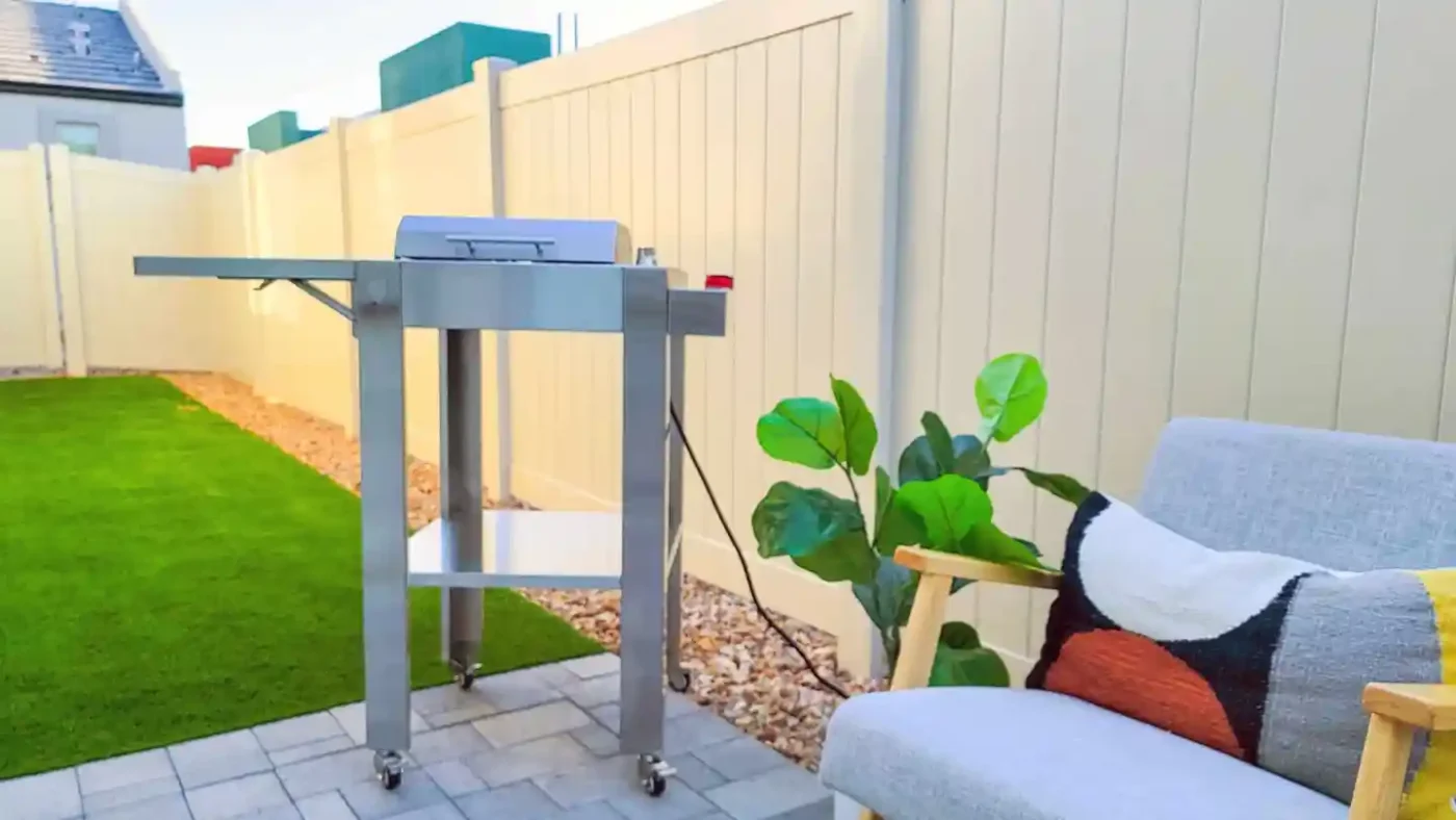 Kenyon Argentina Parrillas Eléctricas - City Grill Stand en patio