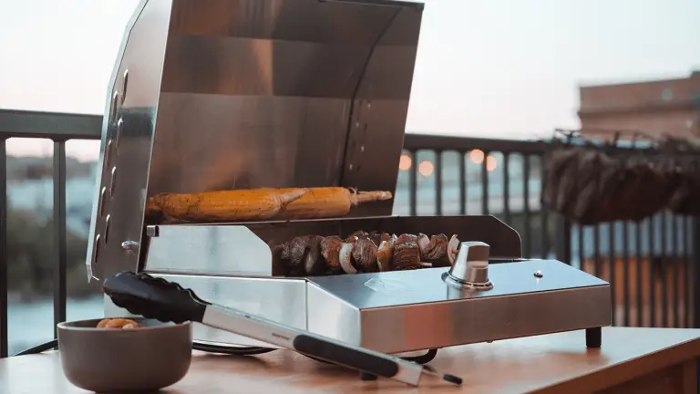 Kenyon Argentina Parrillas Eléctricas - Carne grillada en acción