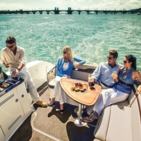 Kenyon Argentina parrillas eléctricas empotrables - Reunión en yate con amigos