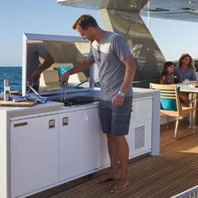 Kenyon Argentina parrillas eléctricas empotrables - Momentos en familia en yate